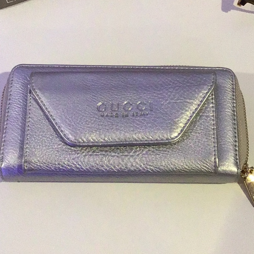 GUCCI SILVER WALLET NWOT